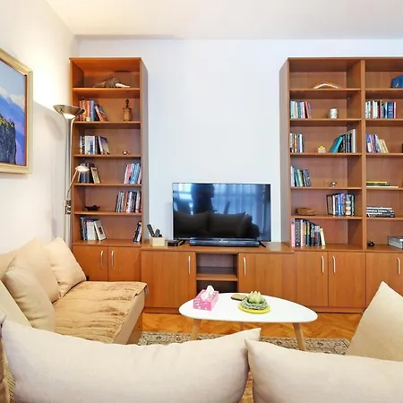 Paradise Exotic Star Apartment Belgrade
